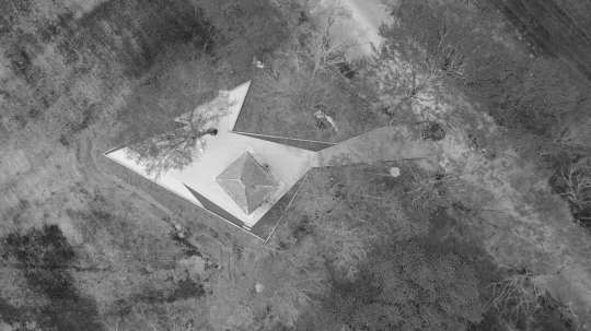 Image du projet Cour D'honneur + Tour De Garde - Pm, graphisme / design / amenagements exterieurs